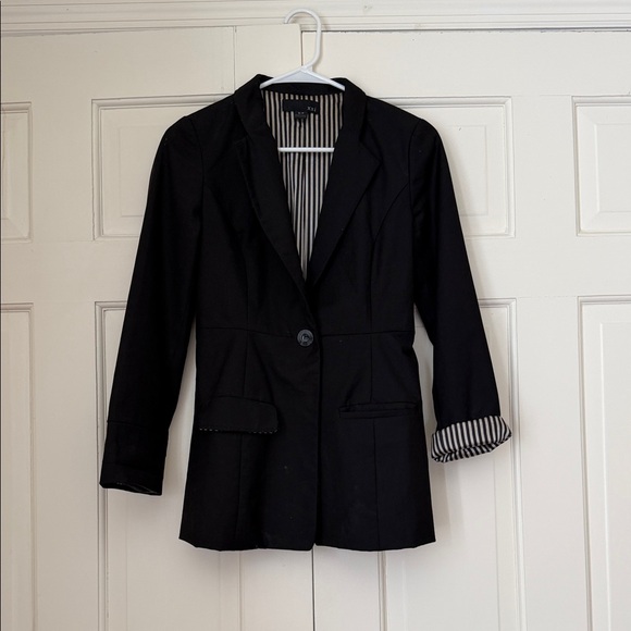 Forever 21 Jackets & Blazers - Forever 21 Black Blazer with Striped Lining